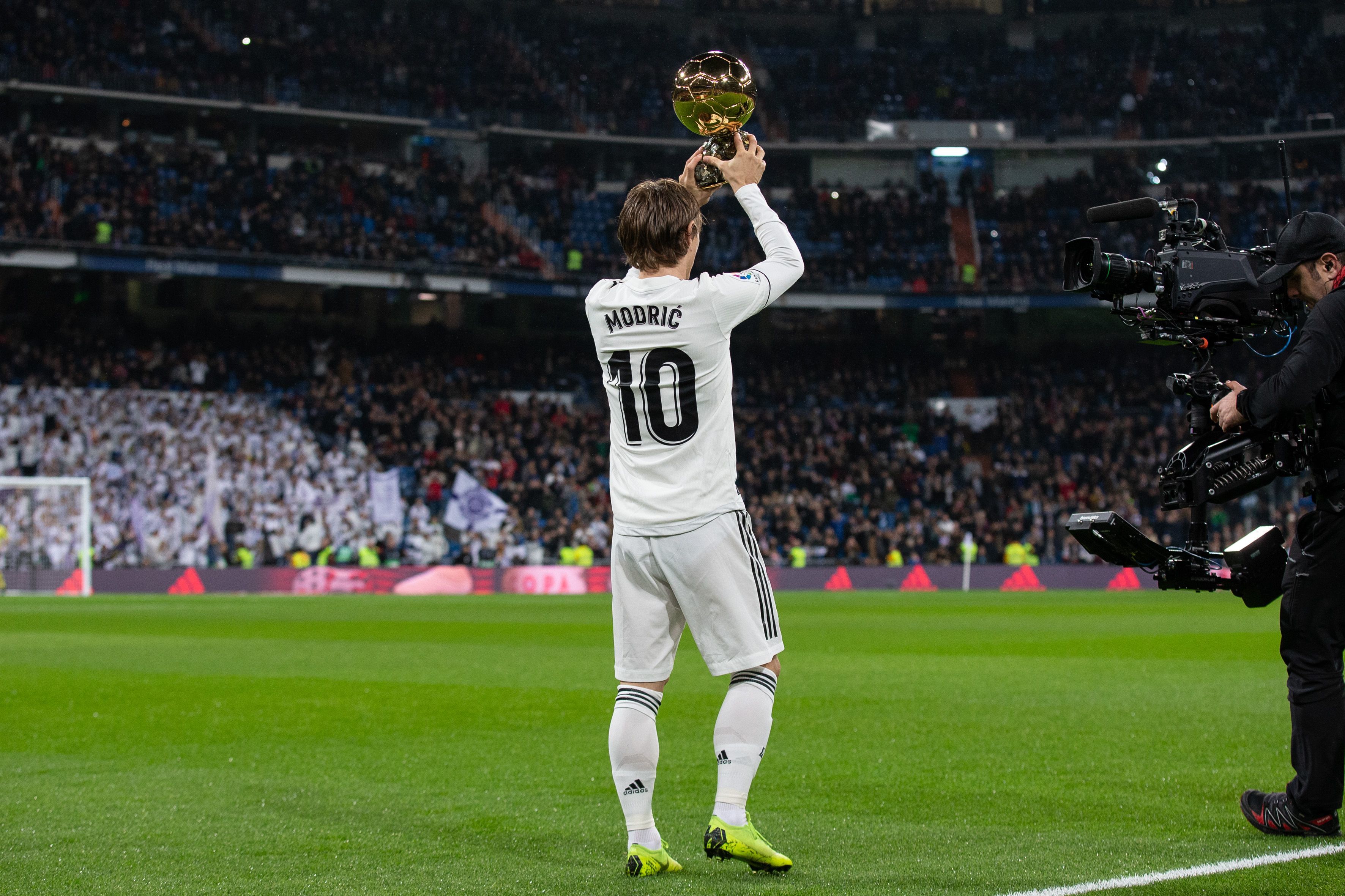 LCK第三阶段：Faker豪取700胜场，T1横扫KT