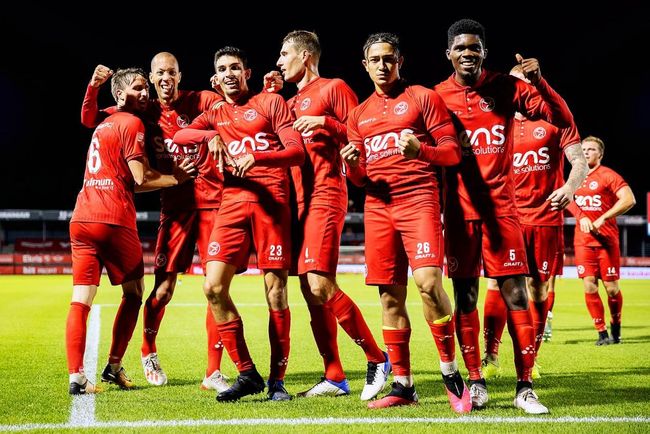 NBA新赛季揭幕战:主场战森林狼 尼克斯PK绿军.